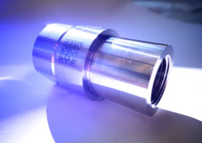Matrix Code Barcode Laserbeschriften an der Mantelfläche - Umfanglasergravur